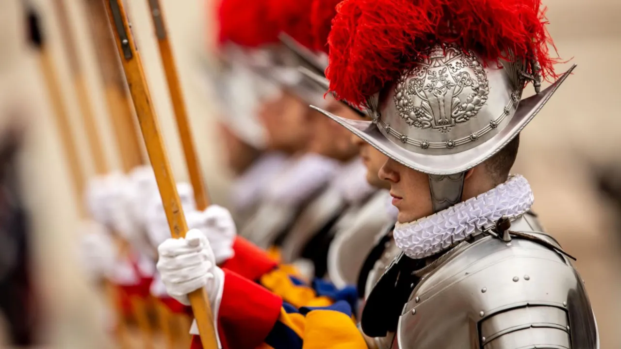 Vereidigung der neuen Schweizer Gardisten im Vatikan mit Papst Leo XIV.