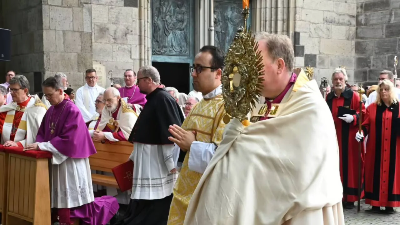 LIVE: Pontifikalamt und Prozession zu Fronleichnam